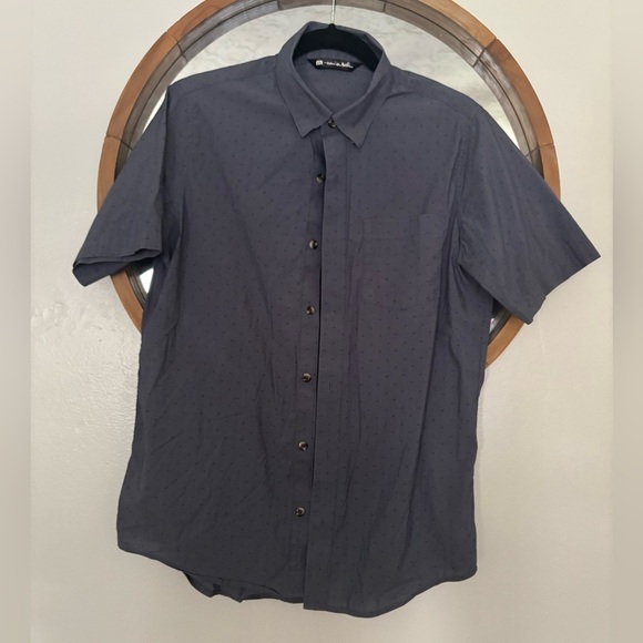 Travis Mathew Blue Button Down Short Sleeve Shirt Size Small - Picture 3 of 5